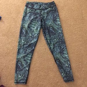 2 pairs Plum cropped leggings size 10 EUC